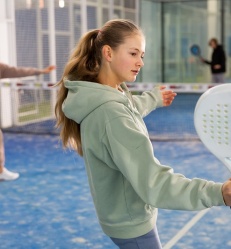 Padel (couper la fille en marron).